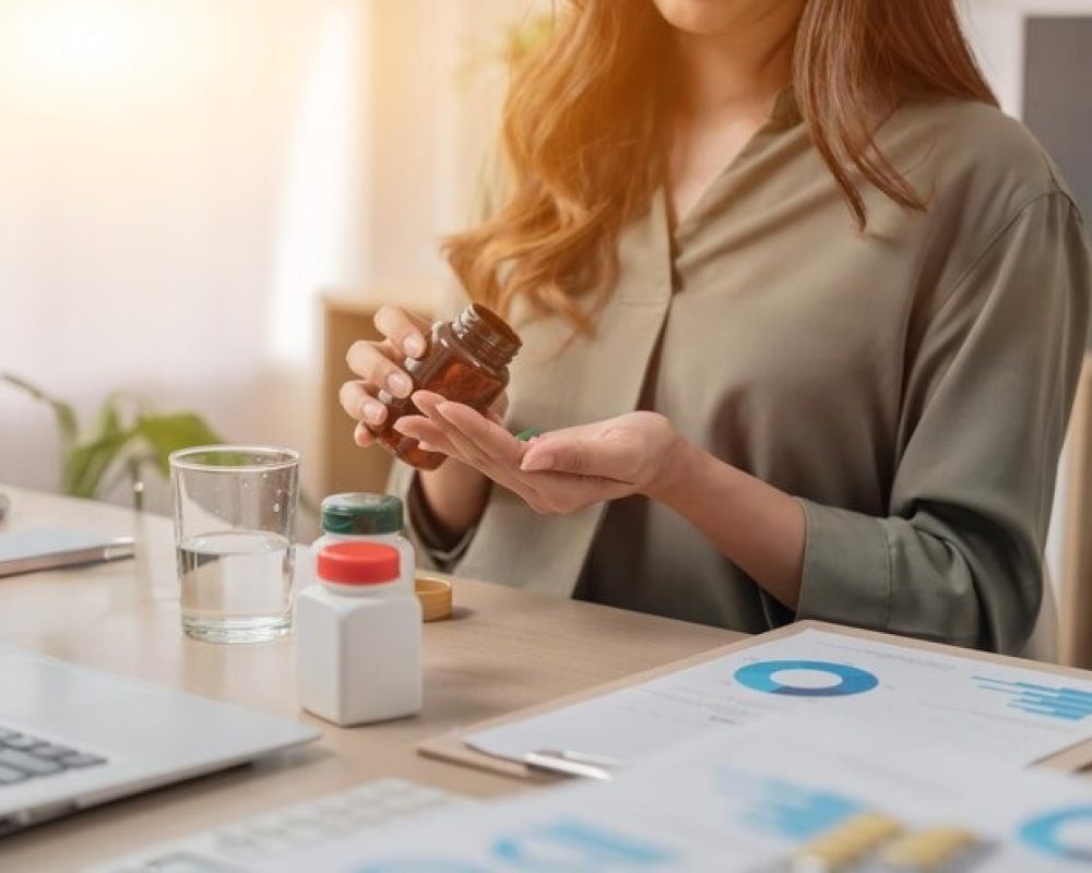 imgi_182_asian-woman-was-sick-online-working-home_42957-12299